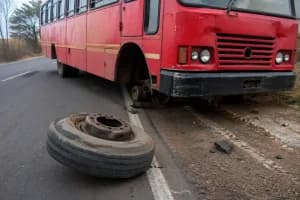 ST bus wheel detached Sakoli Bhandara Maharashtra: साकोली के पास चलते बस का पहिया निकलने से मची अफरा-तफरी, चालक की सूझबूझ से टला बड़ा हादसा