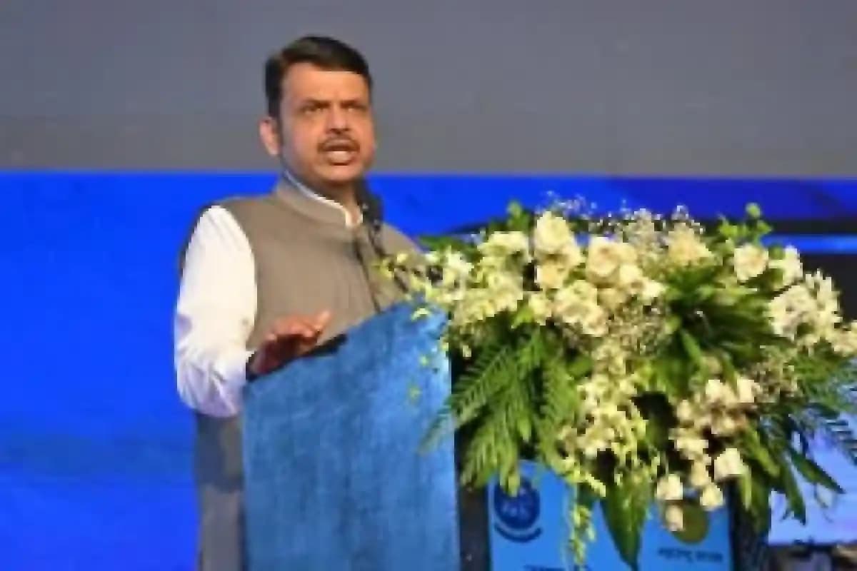 नरीमन पॉइंट स्थित भाजपा मुख्यालय पहुंचे मुख्यमंत्री देवेंद्र फडणवीस, जीत के जश्न में हुए शामिल