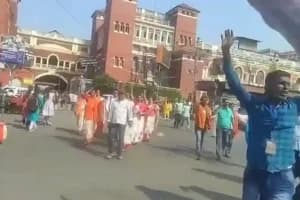 BJP workers Howrah Station Brigade rally: हावड़ा स्टेशन से हजारों भाजपा समर्थक शुभेंदु अधिकारी के शपथ समारोह के लिए रवाना