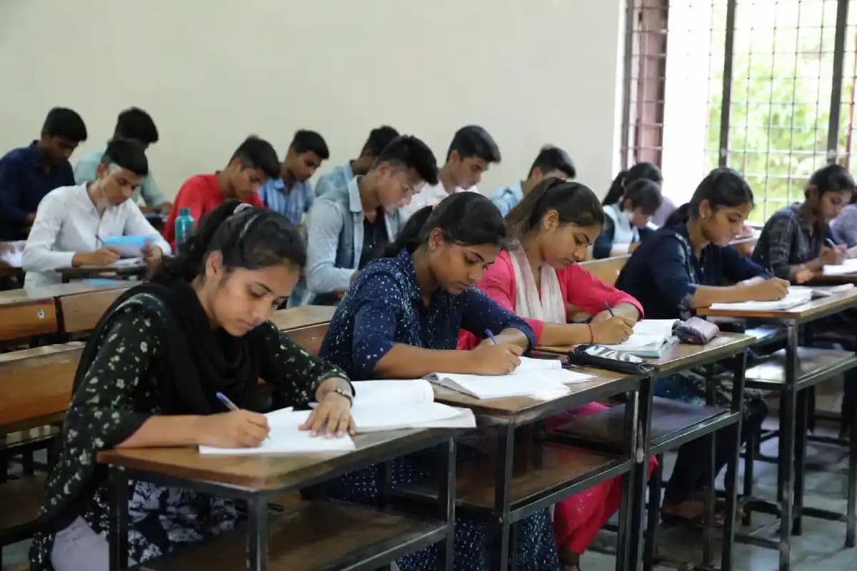 आत्महत्या प्रभावित किसानों के बच्चों को शिर्डी में मिलेगी मुफ्त आवासीय कोचिंग