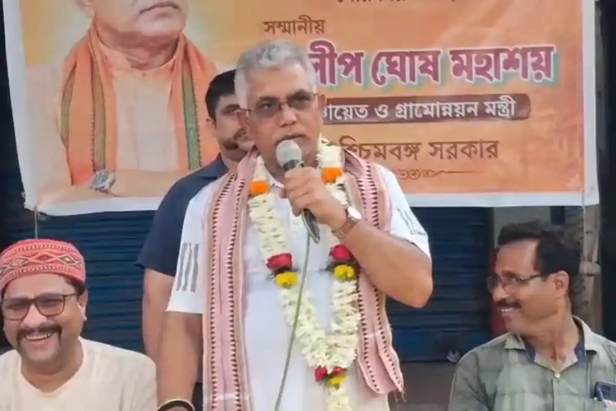 मंत्री बनने के बाद पहली बार मेदिनीपुर पहुंचे दिलीप घोष, चाय चर्चा में कार्यकर्ताओं से मुलाकात