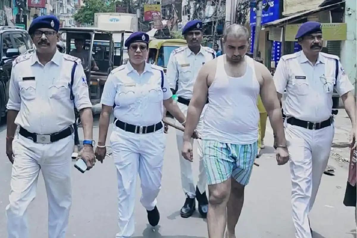 हावड़ा में आरोपी आकाश सिंह को सड़क पर घुमाकर पुलिस ने किया क्राइम सीन की जांच