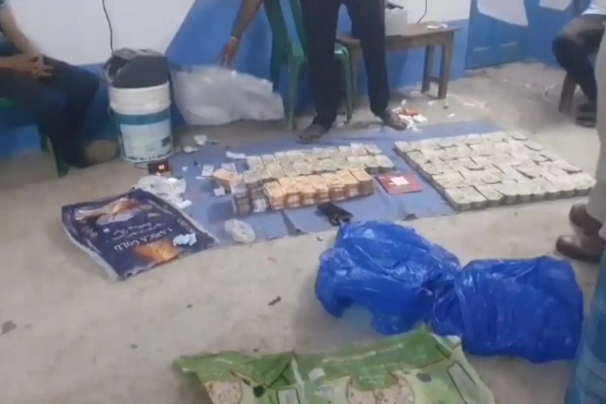 North 24 Parganas News: बादुड़िया नगर पालिका चेयरमैन की गिरफ्तारी के बाद 80 लाख रुपये और सरकारी तिरपाल बरामद