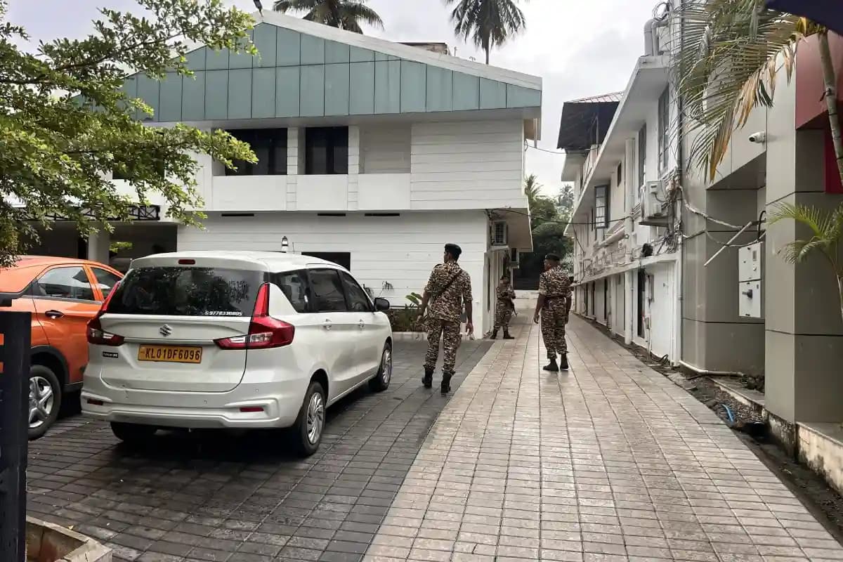 Kerala ED Raid: पूर्व CM पिनराई विजयन के घर ईडी की रेड, करीब 12 ठिकानों पर चल रही ताबड़तोड़ छापेमारी, जानिए वजह