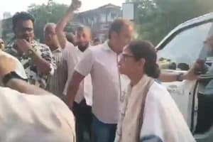 Mamata Banerjee pays tribute Raja Ram Mohan Roy: राजा राममोहन राय को श्रद्धांजलि देने ऐतिहासिक राममोहन लाइब्रेरी पहुंचीं ममता बनर्जी