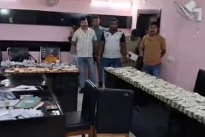 Kanchrapara School Crore cash recovery: कांचरापाड़ा के स्कूल के बंद कमरे से 1 करोड़ 77 लाख रुपये बरामद, पुलिस ने दो लोगों को हिरासत में लिया