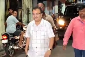 Kunal Ghosh meets Mamata Banerjee Kalighat: भवानी भवन से निकलकर सीधे कालीघाट में ममता बनर्जी के घर पहुंचे कुनाल घोष