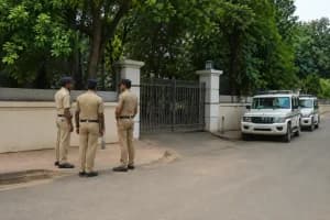 Hingoli MP Sanjay Deshmukh house police security: सांसद संजय देशमुख के आवास पर सुरक्षा बढ़ाई गई, पुलिस ने विशेष बंदोबस्त किया तैनात
