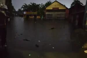 Siliguri Mirik road connectivity disrupted Balason river bridge: तेज बारिश के बीच दुधिया का अस्थायी पुल बहा, सिलीगुड़ी-मिरिक संपर्क पूरी तरह बंद