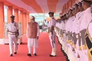 PM Modi Three Navy Warships Commissioned Kolkata: कोलकाता में तीन नए युद्धपोत नौसेना में शामिल, प्रधानमंत्री नरेंद्र मोदी रहे मौजूद
