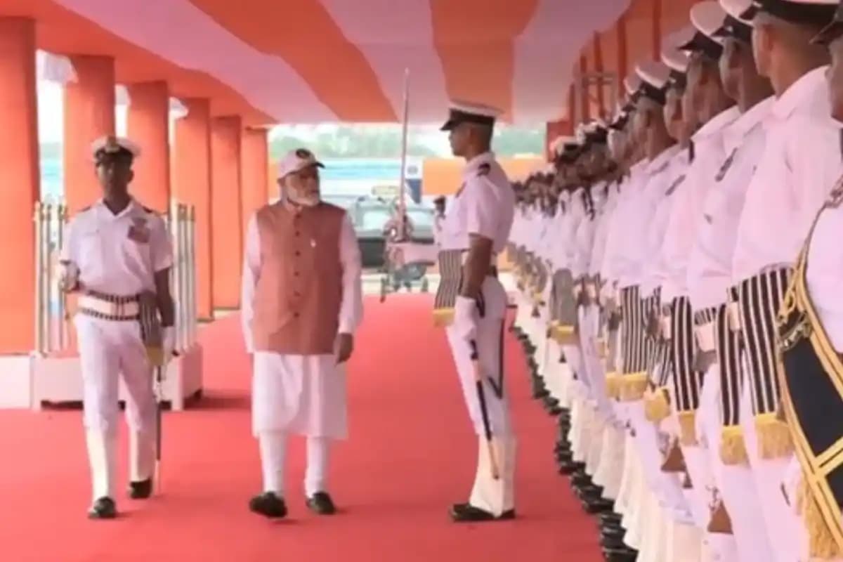 कोलकाता में तीन नए युद्धपोत नौसेना में शामिल, प्रधानमंत्री नरेंद्र मोदी रहे मौजूद