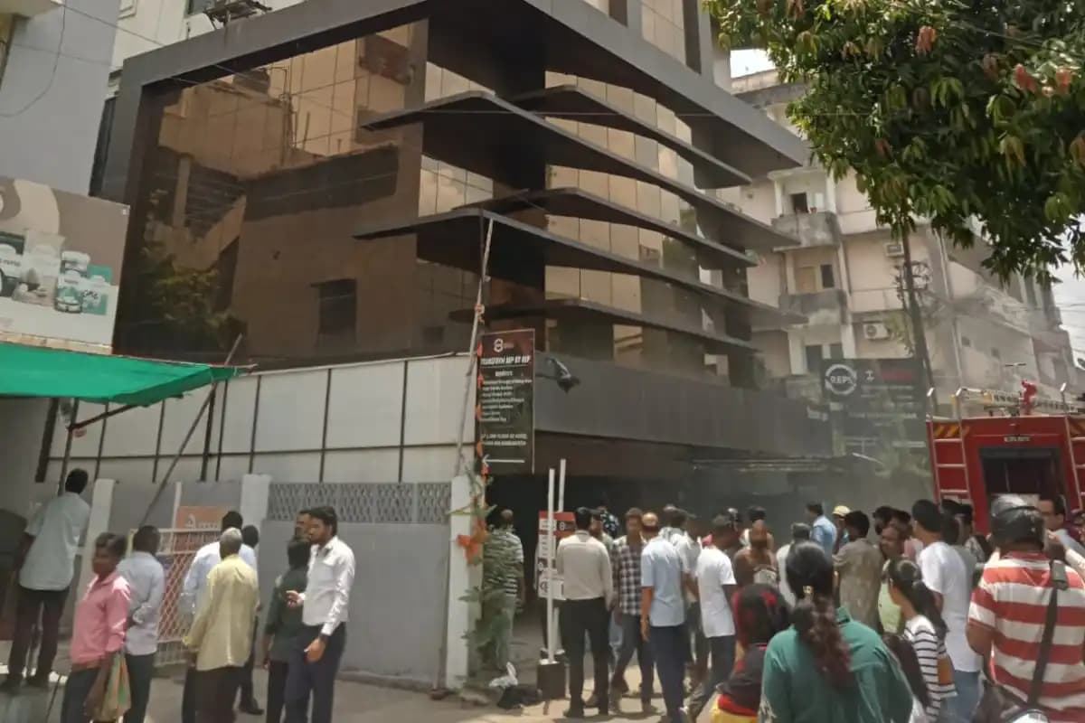 नागपुर होटल में आग के बाद सुरक्षा पर बड़ा सवाल, अवैध संचालन के आरोपों से मचा बवाल