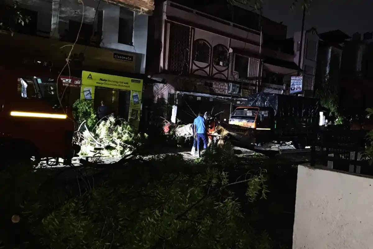 नागपुर में तेज बारिश से जनजीवन प्रभावित, कई इलाकों में जलभराव और बिजली बाधित