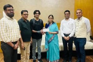 student surgery financial aid Nagpur University: सर्जरी के लिए छात्र को विश्वविद्यालय से एक लाख रुपये की सहायता मिली