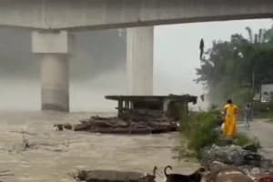 Teesta River Water Level Rise Sikkim Flood: लगातार बारिश के बाद तिस्ता का जलस्तर बढ़ा, कई इलाकों में बाढ़ का खतरा