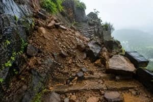 Raigad Fort Stair Route Closed Landslide: भारी बारिश के बाद किले रायगढ़ का सीढ़ी मार्ग दो दिन के लिए बंद, प्रशासन ने जारी किए सुरक्षा निर्देश