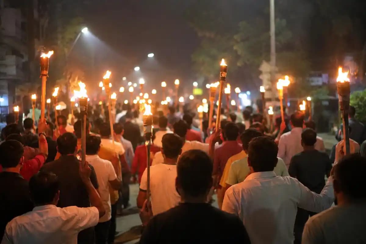 नागपुर में युवक कांग्रेस ने पेपर लीक मामले के विरोध में मशाल मार्च का किया आयोजन