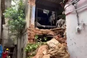 old building collapse Jorabagan Kolkata: कोलकाता के जोड़ा बागान में पुराने मकान का हिस्सा गिरा, कोई घायल नहीं