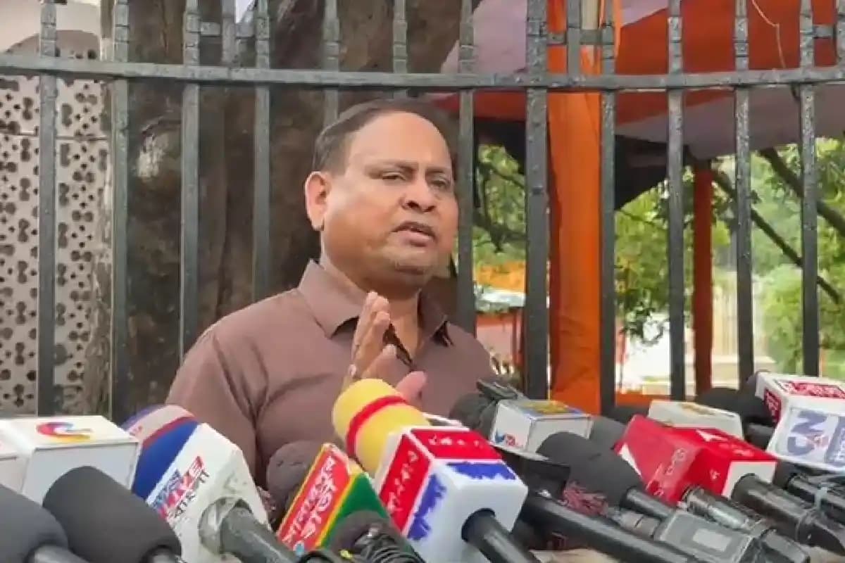 Kolkata News: मुख्यमंत्री को चुनौती नहीं दी, बयान पर दी सफाई, माफी मांगने से किया इनकार