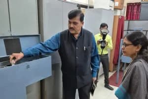 Nagpur University Mercury Lamp Safe Disposal: नागपुर विश्वविद्यालय ने पारा वाले खराब विद्युत लैंपों की सुरक्षित निकासी के लिए नई वैज्ञानिक तकनीक विकसित की