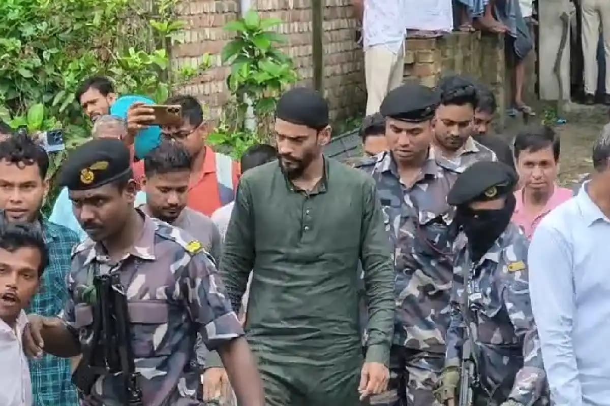 South 24 Parganas News: बारुईपुर के सूर्यपुर में रिमी खातून के घर पहुंचे नौशाद सिद्दीकी