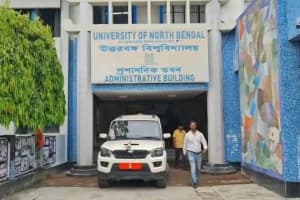 West Bengal Governor RN Ravi North Bengal siliguri visit: सिलीगुड़ी पहुंचे राज्यपाल आर. एन. रवि, उत्तर बंगाल विश्वविद्यालय और उत्तरकन्या में अहम बैठक