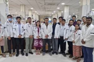 Nagpur Doctors Black Band Protest Woman Doctor Attack: महिला डॉक्टर पर हमले के विरोध में रेजिडेंट डॉक्टरों ने शांतिपूर्ण प्रदर्शन किया
