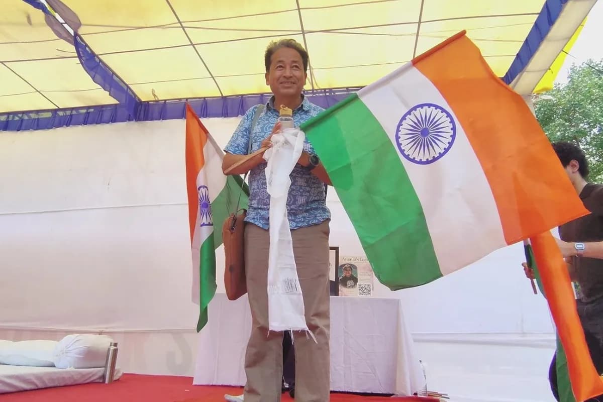 कॉकरोच जनता पार्टी का आंदोलन तेज! 20 जुलाई को संसद घेरने की तैयारी, 12 दिनों से भूख हड़ताल पर सोनम वांगचुक
