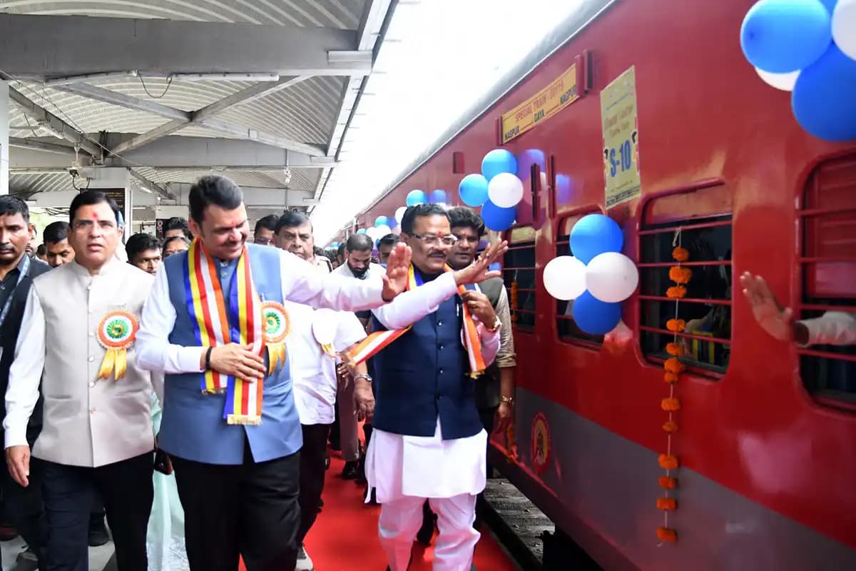 नागपुर से बोधगया के लिए मुख्यमंत्री तीर्थदर्शन यात्रा की शुरुआत, 800 श्रद्धालु हुए रवाना