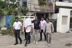 Butibori Phukeshwar robbery Nagpur parole accused arrested: बुटीबोरी में पैरोल पर बाहर आए बदमाश ने परिवार को चाकू दिखाकर लूटा, मोबाइल वीडियो से पुलिस ने किया खुलासा