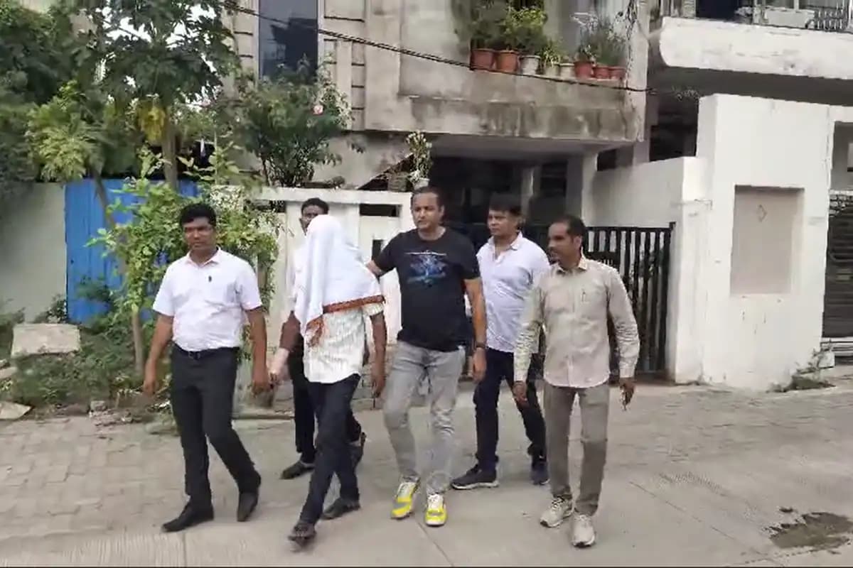 Nagpur Crime: बुटीबोरी में पैरोल पर बाहर आए बदमाश ने परिवार को चाकू दिखाकर लूटा, मोबाइल वीडियो से पुलिस ने किया खुलासा