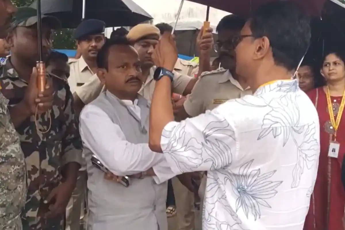 Kakdwip Trawler Accident: काकद्वीप ट्रॉलर हादसे के बाद मत्स्य मंत्री ने प्रभावित परिवारों से की मुलाकात