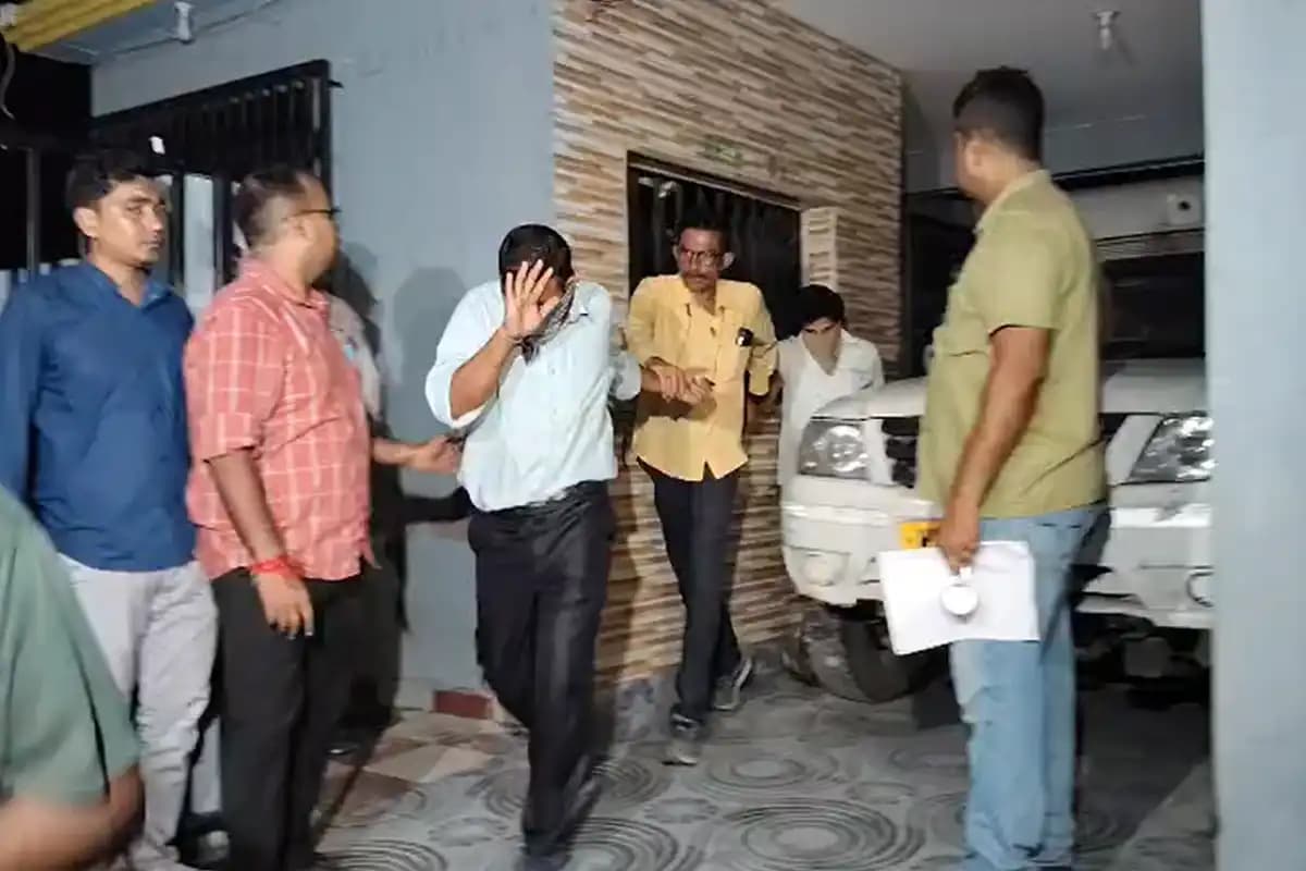 New Town Hawala Case: न्यू टाउन में हवाला कारोबार का भंडाफोड़, 2 करोड़ से ज्यादा नकद बरामद, महिला समेत 7 गिरफ्तार