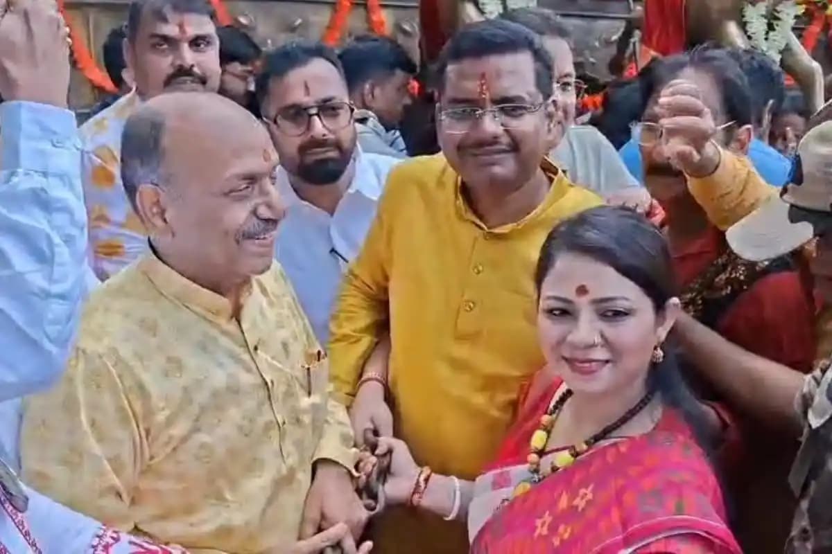 Paschim Bardhaman News: रानीगंज के सियारशोल राजबाड़ी की रथ यात्रा में दो मंत्री हुए शामिल, श्रद्धालुओं की बड़ी मौजूदगी