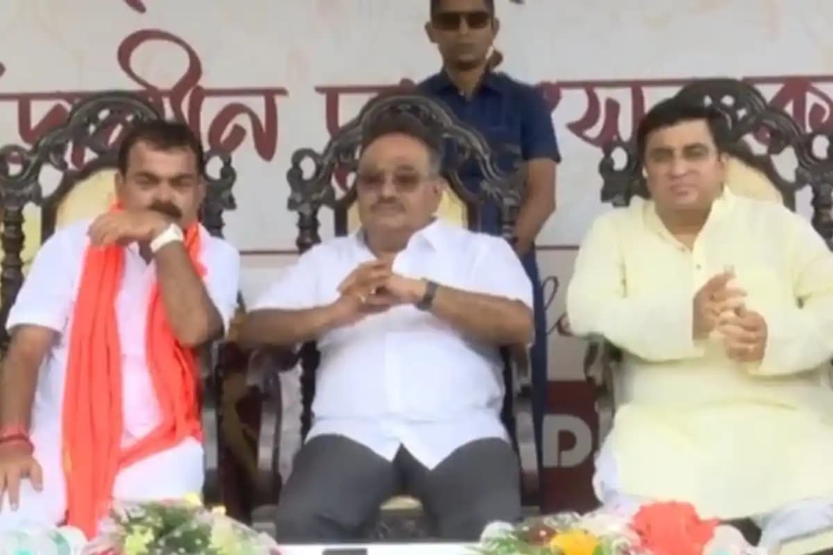 Kolkata News: कॉलेज स्क्वायर सार्वजनिक दुर्गा पूजा की खूंटी पूजा से हुई शुरुआत, शामिल हुए शमीक भट्टाचार्य
