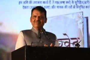 Devendra Fadnavis birthday no hoardings cm relief fund appeal: मुख्यमंत्री देवेंद्र फडणवीस के जन्मदिन पर नहीं लगेंगे होर्डिंग और बैनर, सहायता निधि में सहयोग की अपील
