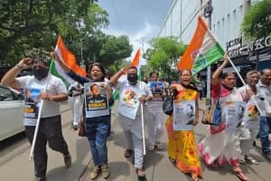 Kolkata INTUC paper leak silent protest: प्रश्नपत्र लीक के विरोध में कोलकाता में आईएनटीयूसी सेवादल का मौन धिक्कार मार्च
