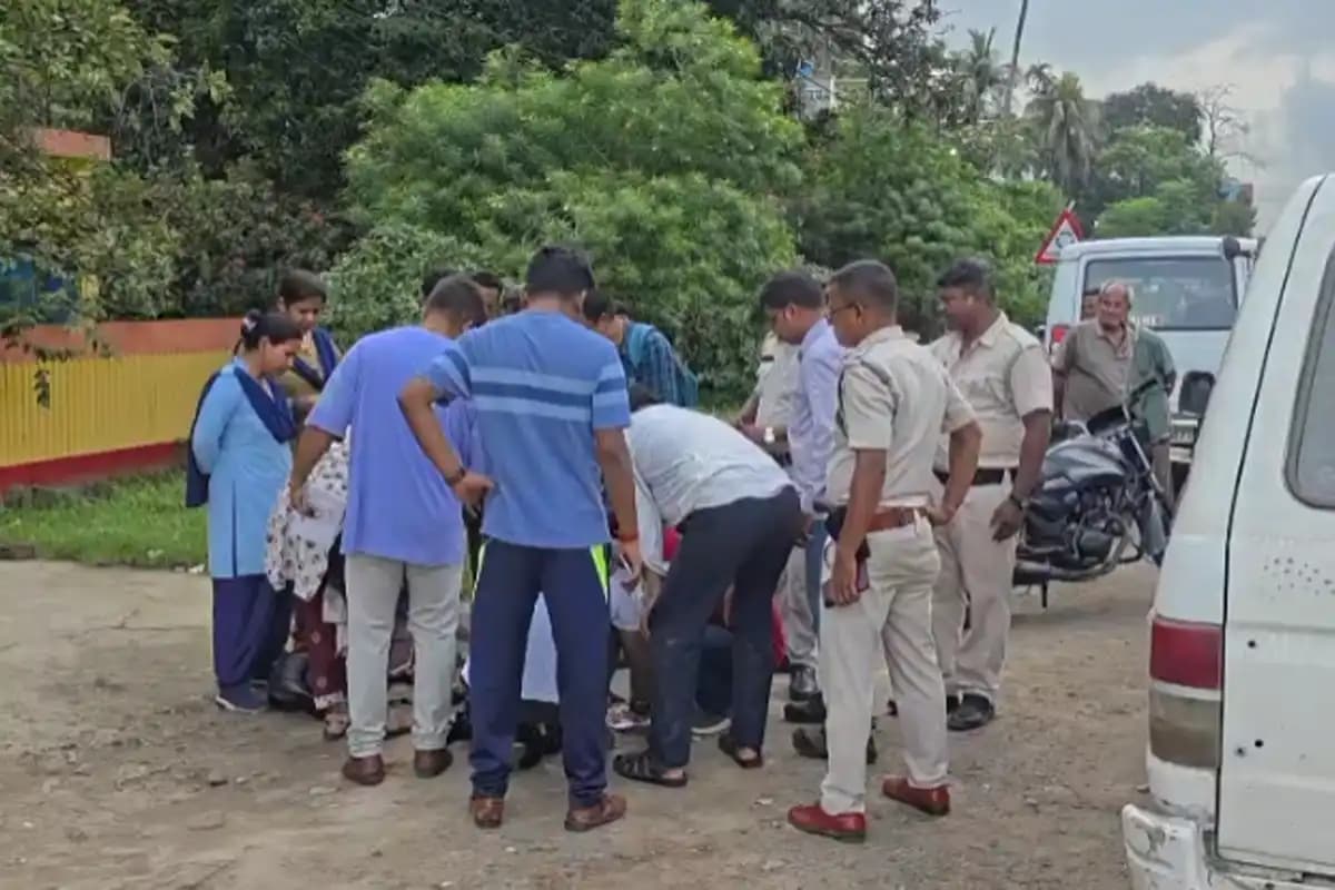 North 24 Parganas News: अशोकनगर में सीआईडी की छापेमारी: संदिग्ध महिला से 200 राउंड कारतूस, 6 हथियार बरामद