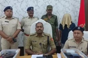Malda Mobile Smuggling Through Courier Parcel Police Arrest: मालदा में कुरियर पार्सल से मोबाइल तस्करी का खुलासा, पुलिस ने 100 फोन के साथ एक आरोपी को पकड़ा