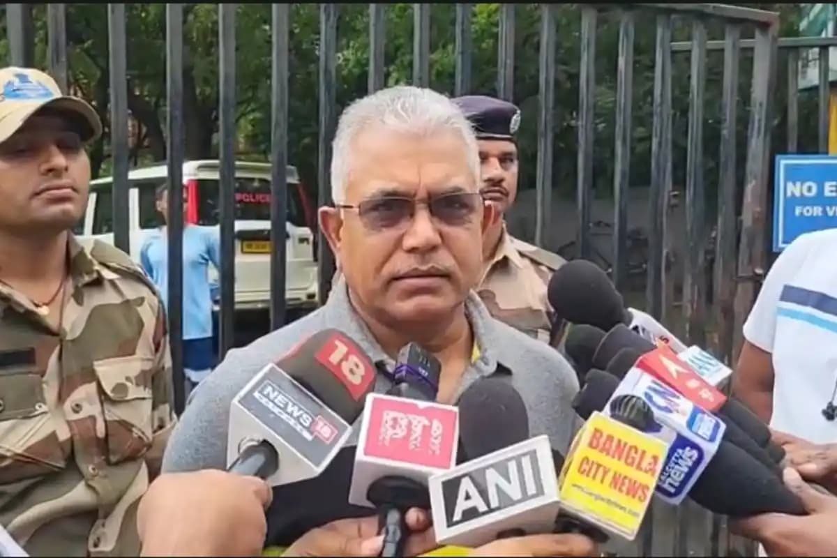 North 24 Parganas News: कल्याण बनर्जी और कुणाल घोष के निलंबन को लेकर दिलीप घोष ने तृणमूल कांग्रेस की स्थिति पर सवाल उठाए