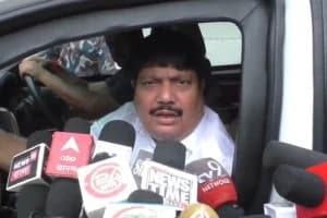 Barrackpore Babughat water taxi service: बैरकपुर से बाबूघाट तक शुरू होगी जल टैक्सी सेवा, सड़क जाम से मिलेगी राहत