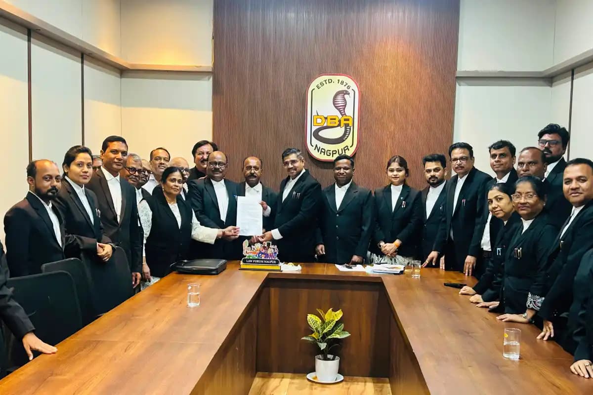 नागपुर के अधिवक्ताओं ने छात्र आंदोलन पर कथित लाठीचार्ज के विरोध में सौंपा ज्ञापन, समर्थन की मांग