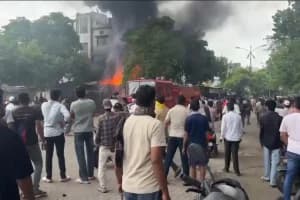 Nagpur tyre warehouse fire Vaishali Nagar: नागपुर के वैशाली नगर घाट के पास टायर गोदाम में भीषण आग, दमकल की टीमें मौके पर पहुंचीं