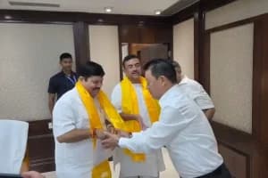 Kolkata Arjun Singh Bimal Gurung Roshan Giri Meeting: कोलकाता में परिवहन मंत्री अर्जुन सिंह ने बिमल गुरुंग और रोशन गिरी से की शिष्टाचार मुलाकात