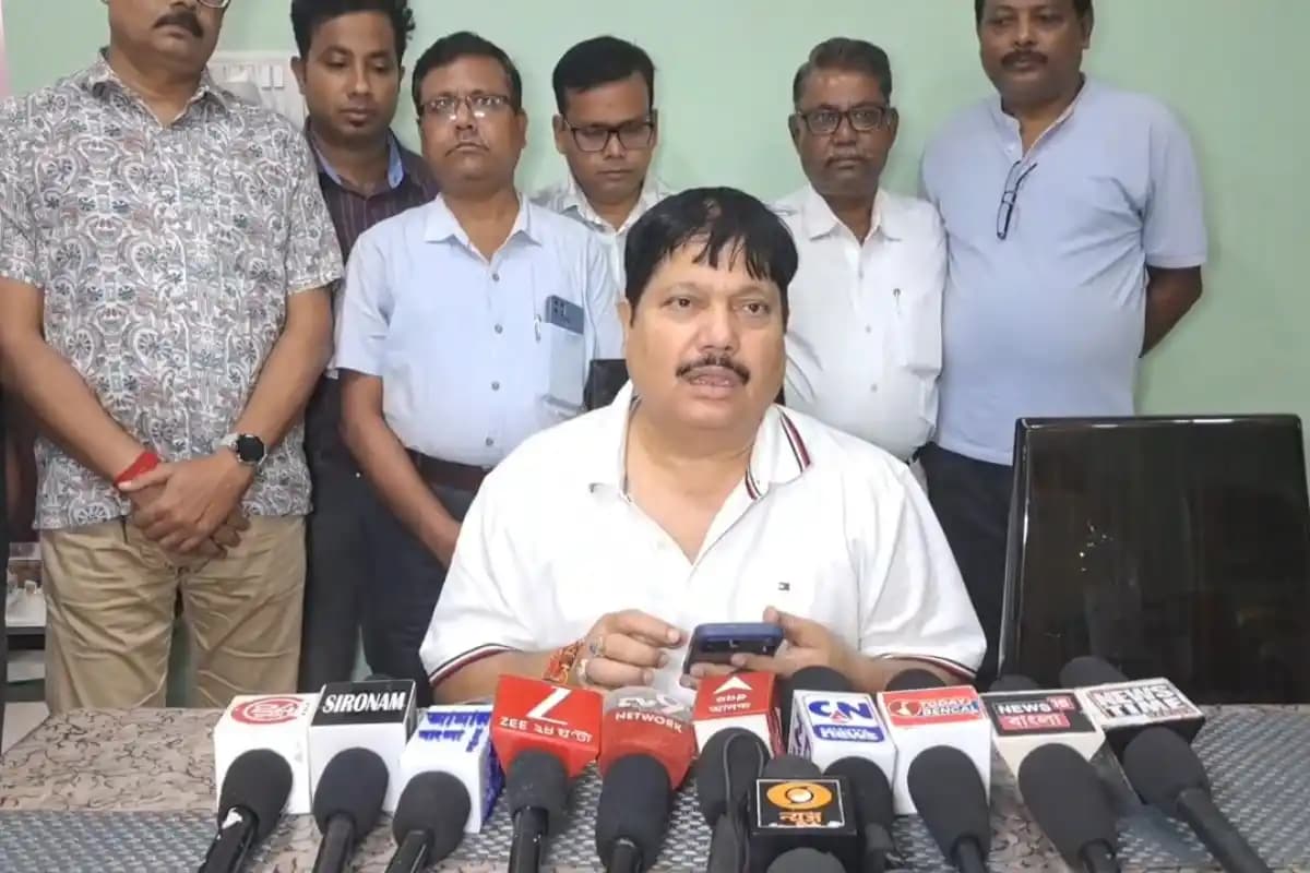 North 24 Parganas News: भाटपाड़ा में जनगणना की शुरुआत, परिवहन मंत्री अर्जुन सिंह और विधायक पवन सिंह ने कराया पंजीकरण
