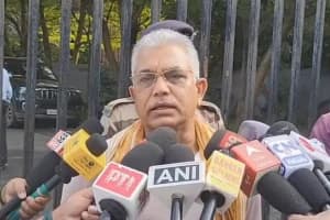 Dilip Ghosh New Town Press Reaction: न्यूटाउन में दिलीप घोष ने एलपीजी की कीमत, जनगणना, सुरक्षा और कई अहम मुद्दों पर अपनी प्रतिक्रिया दी।