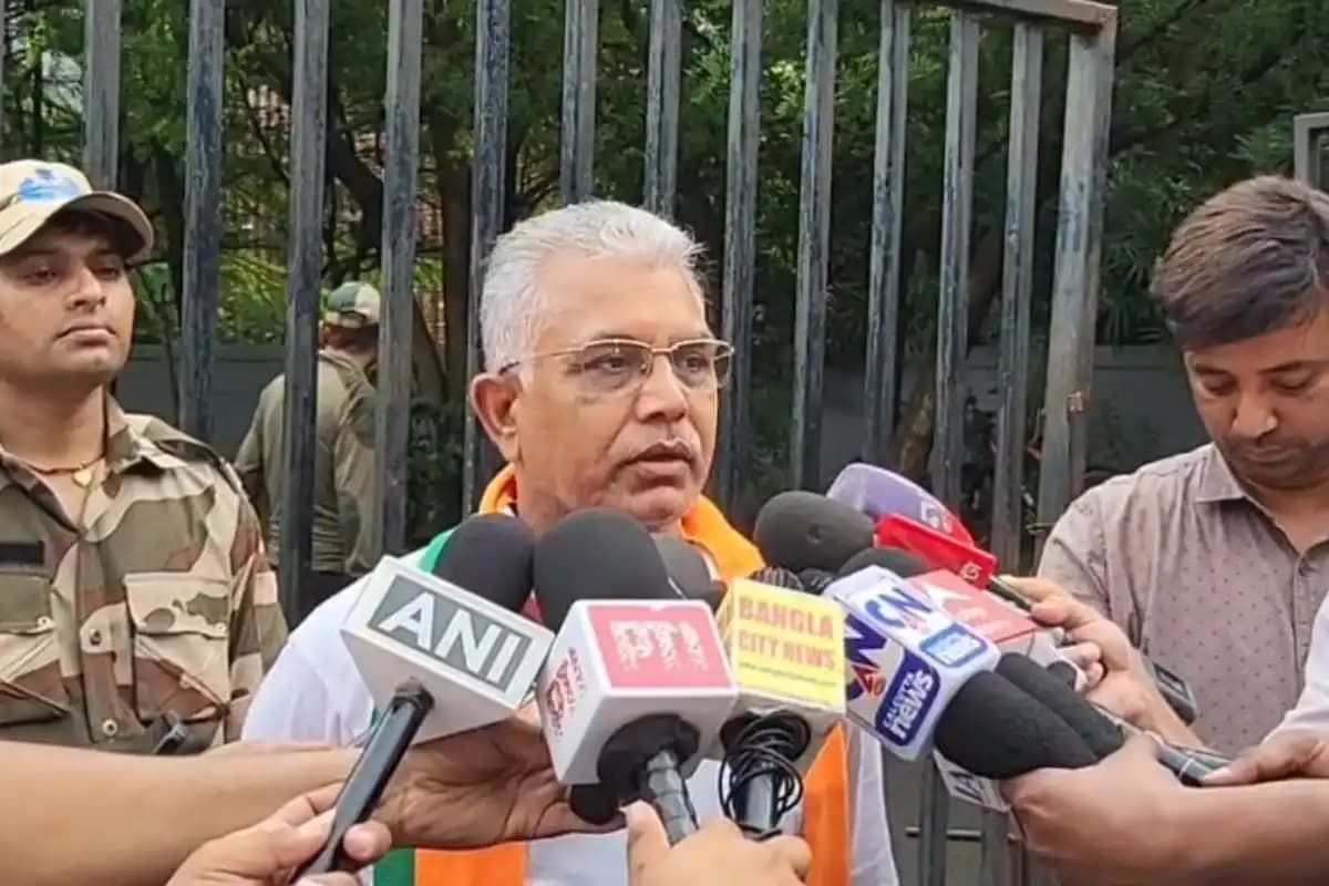 North 24 Parganas News: बिहार उपचुनाव, अभिषेक बनर्जी और शुभेंदु अधिकारी पर दिलीप घोष का बयान