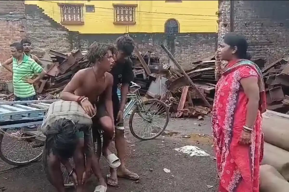 हावड़ा के लिलुआ में लोहे के कारखाने में चोरी की कोशिश, तीन लोगों को लोगों ने पकड़कर पुलिस को सौंपा