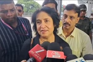 Taslima Nasrin Kolkata Airport statement India Stay: कोलकाता हवाई अड्डे पर तसलीमा नसरीन ने कहा, अभी भारत में रहूंगी, फिर कोलकाता आऊंगी