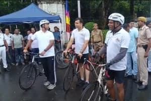 Kolkata Police cycle rally road safety week: सड़क सुरक्षा के लिए कोलकाता पुलिस की साइकिल रैली, 150 लोग हुए शामिल
